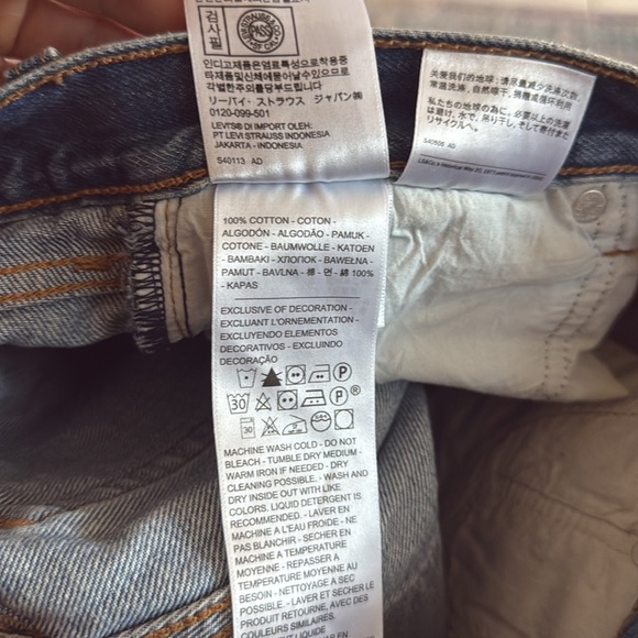 Levi's Like New Wedgie Button Fly Straight Leg Jeans with Raw Hem Size 26 - Picture 2 of 6